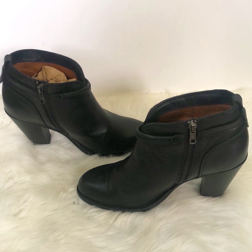 Frye Women's Jenny 3470633 Black Leather Side Zip Ankle Booties Size 9 B